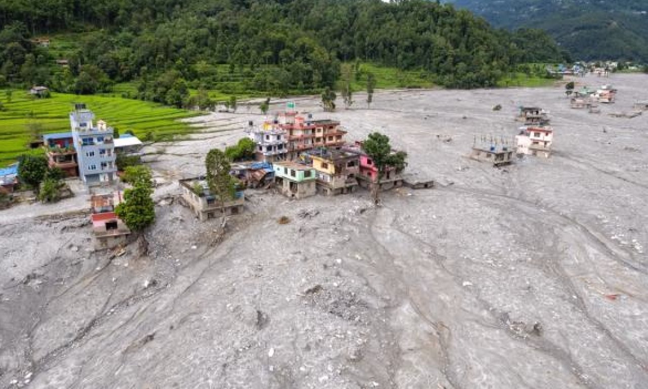 Nepal'deki sel felaketinde hayatını kaybedenlerin sayısı 1451'e yükseldi — Detaylar haberde