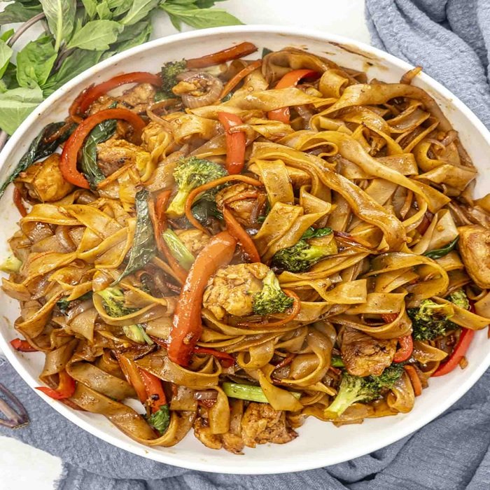 Sarhoş erişte (pad kee mao)